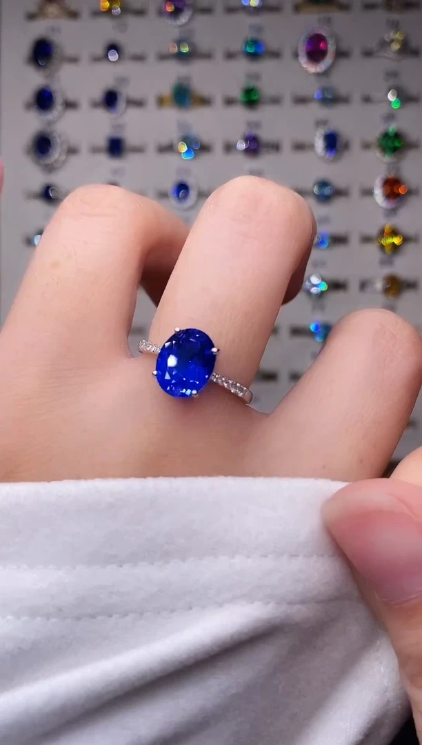 5克拉蓝宝石（处理）欧美风戒指