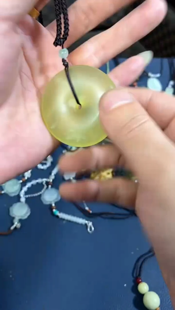 【闪购商品】蛇纹石玉颈饰未镶嵌岫玉