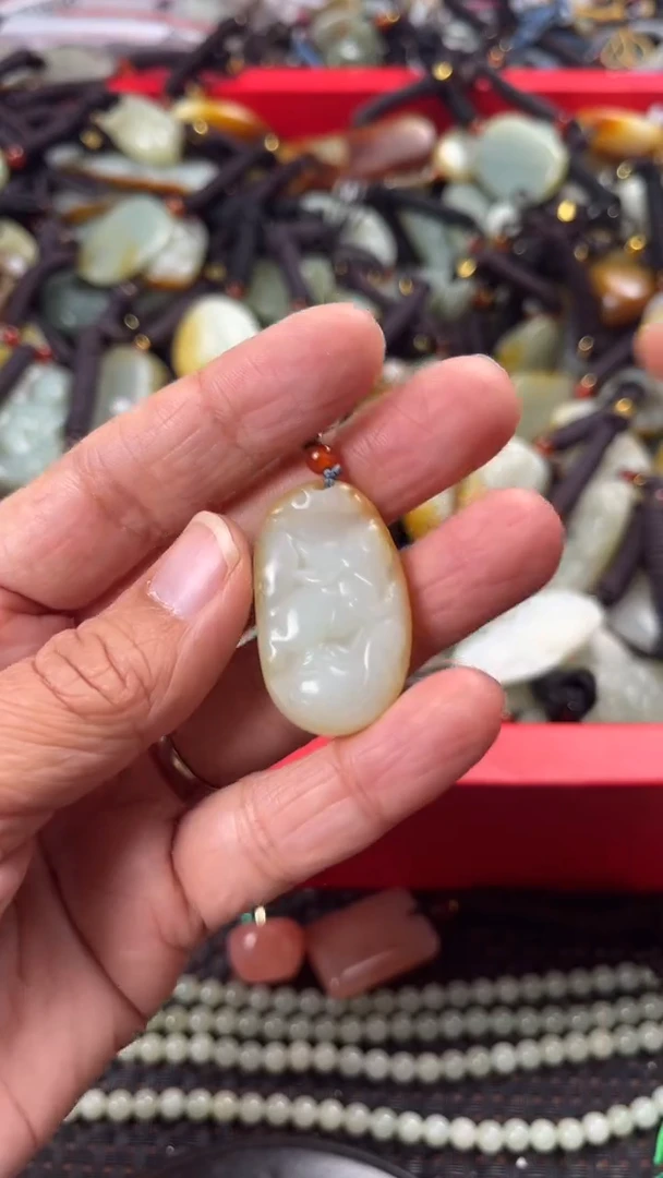 【闪购商品】和田玉颈饰未镶嵌多样性发货没有证书拍一发一有瑕