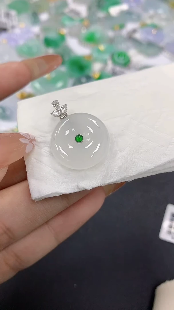 颈饰18K金镶嵌翡翠a货假一赔三支持复检百元上9元证书费自理