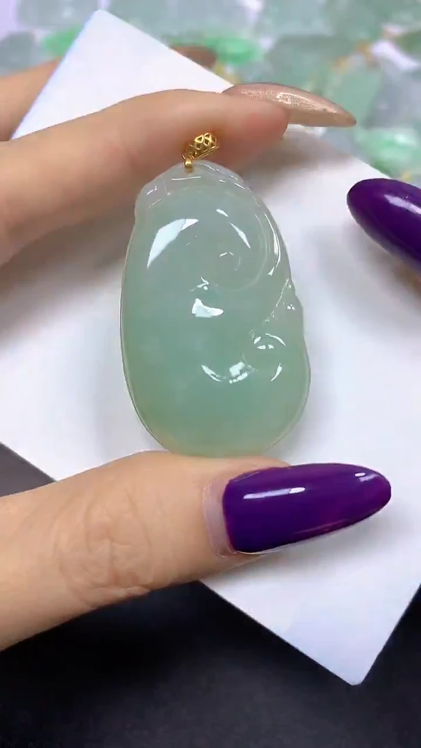 颈饰18K金镶嵌翡翠