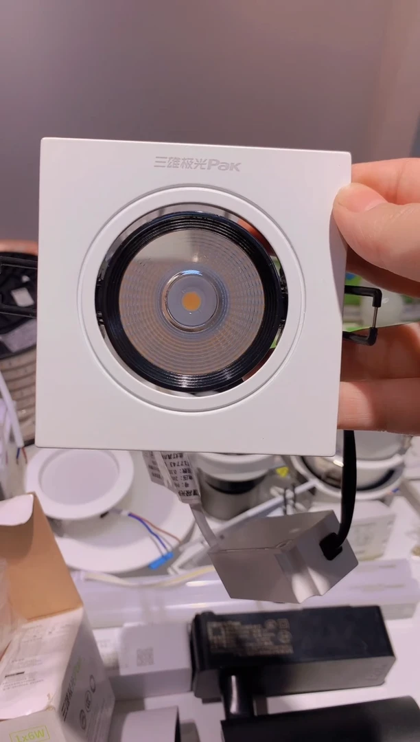 嵌入式LED天花射灯 星彩1x6W 3000K 24度白色 方形 黑色内环