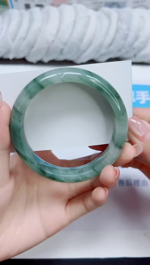 石英质玉手镯未镶嵌124/60.2