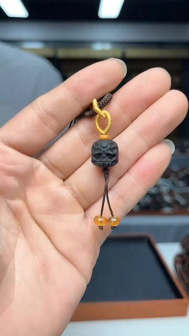 裸石琥珀未镶嵌抚顺琥珀煤精阿呆手机链多样性发其一