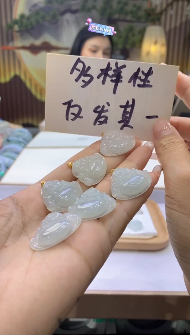 翡翠18K金镶嵌颈饰多样性仅发其一8888