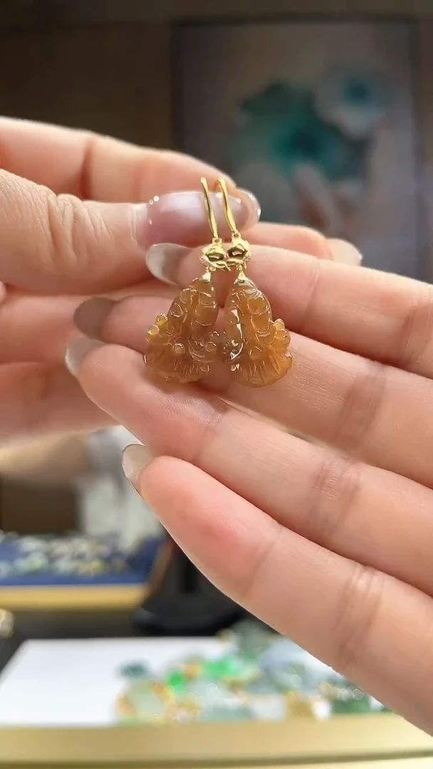 颈饰18K金镶嵌翡翠2026123001