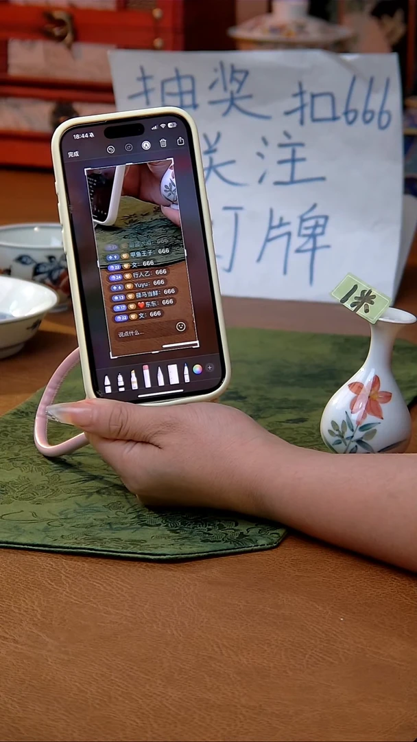 文景德镇手绘小花瓶
