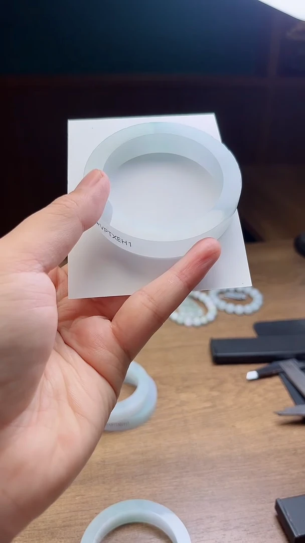 未镶嵌手镯定制翡翠程*程定制