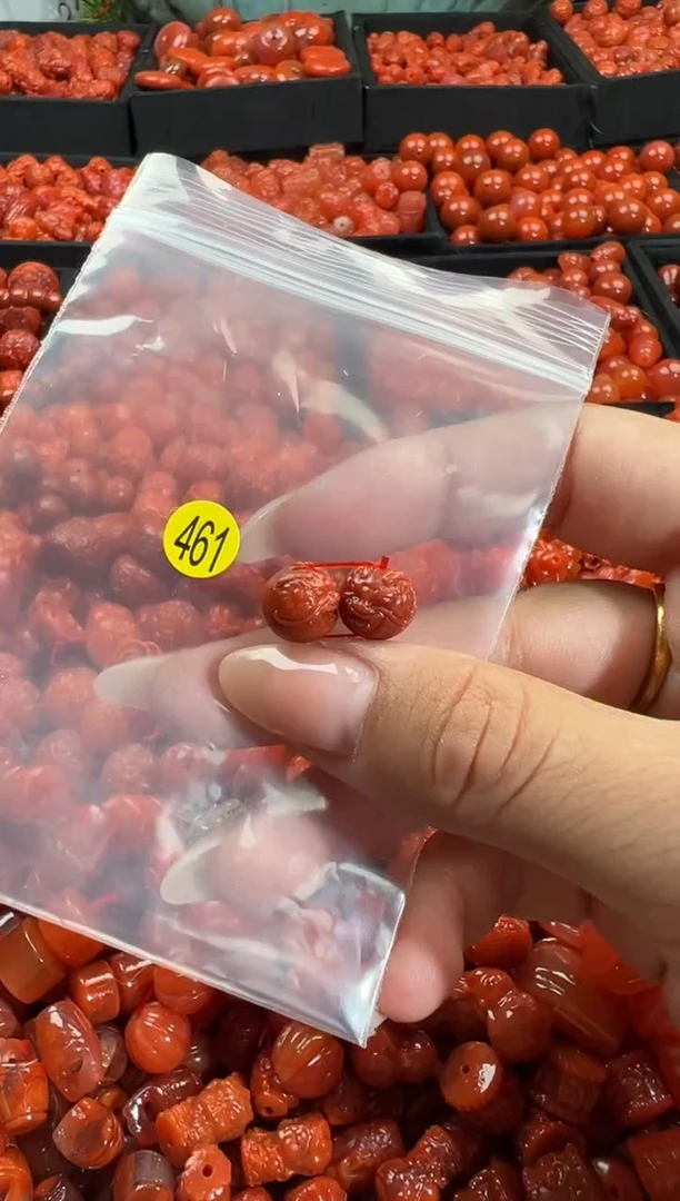 颈饰未镶嵌南红玛瑙1