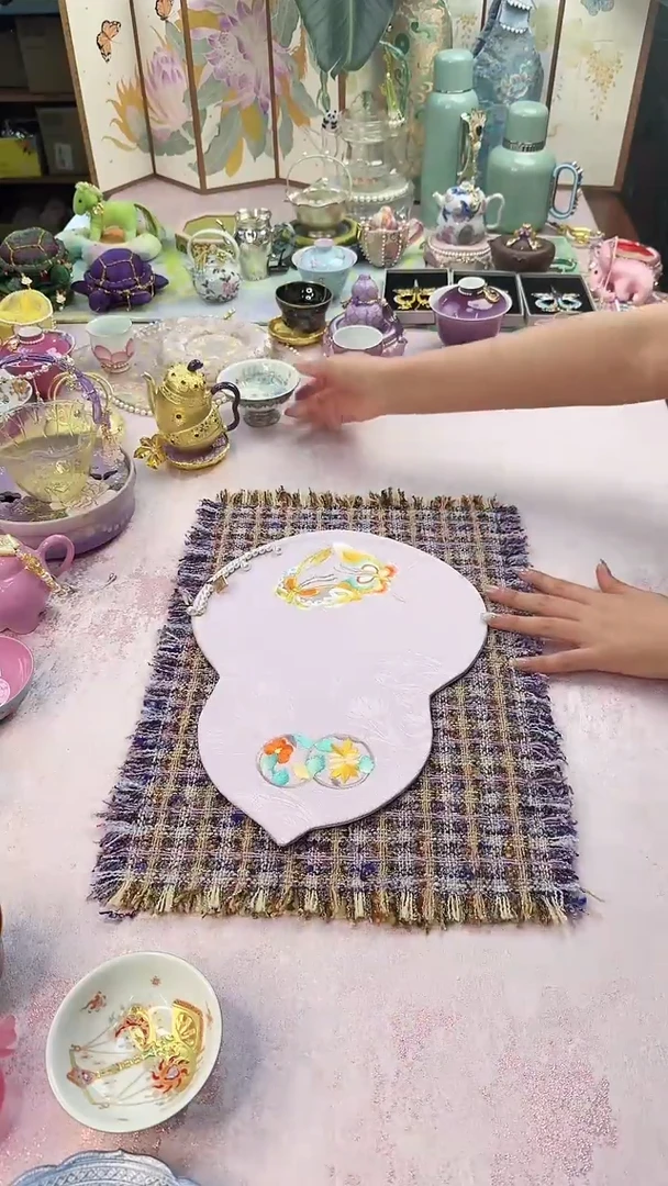 135紫色团花蝴蝶葫芦茶席