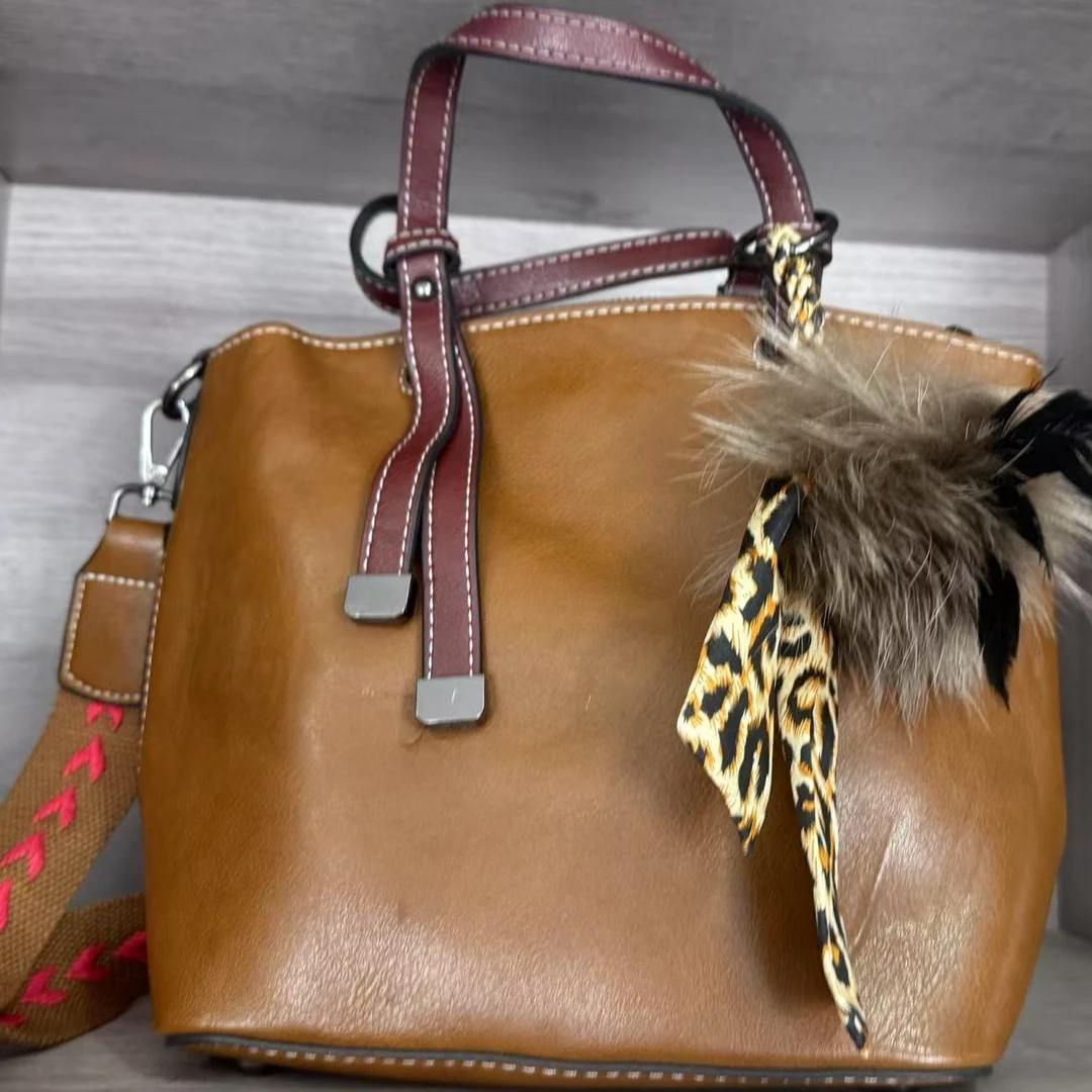 女生手提斜挎古着包包百搭真皮休闲时尚