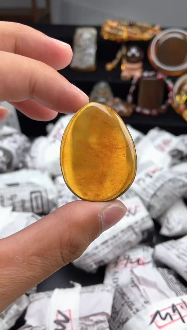 琥珀颈饰未镶嵌金棕珀随形吊坠