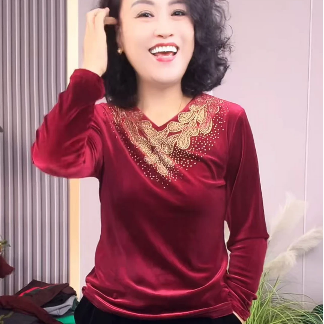 美红家    V领烫钻妈妈装金丝绒小衫