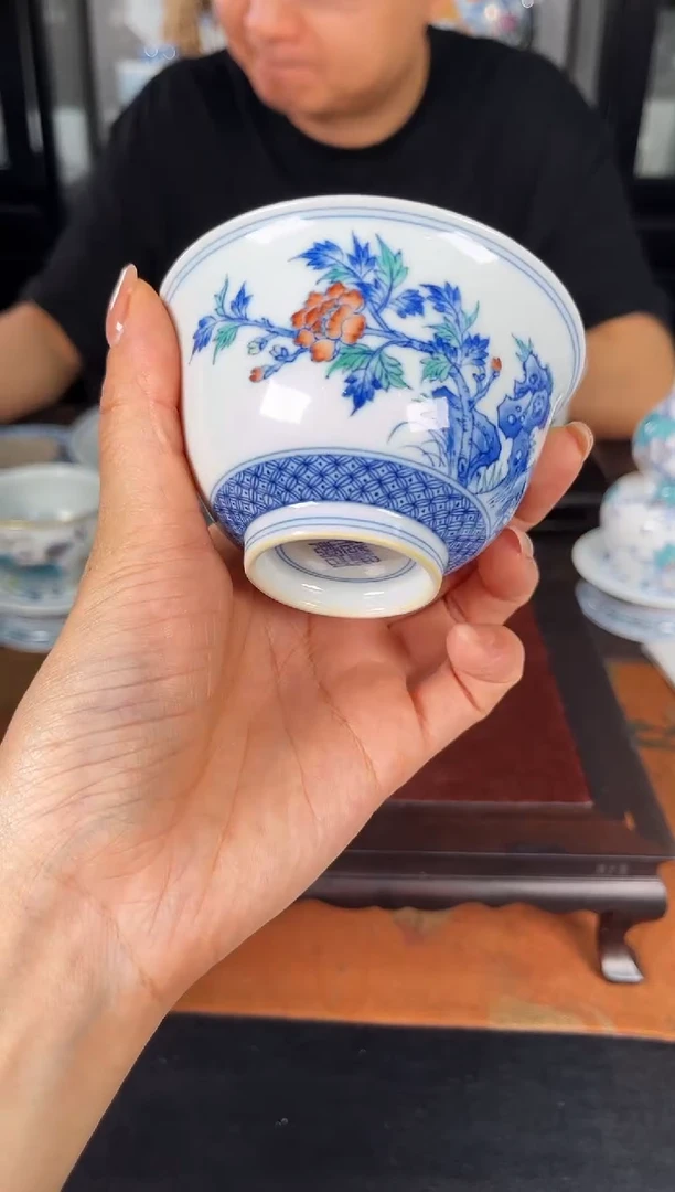 九鸣瓷艺中心涂杏花