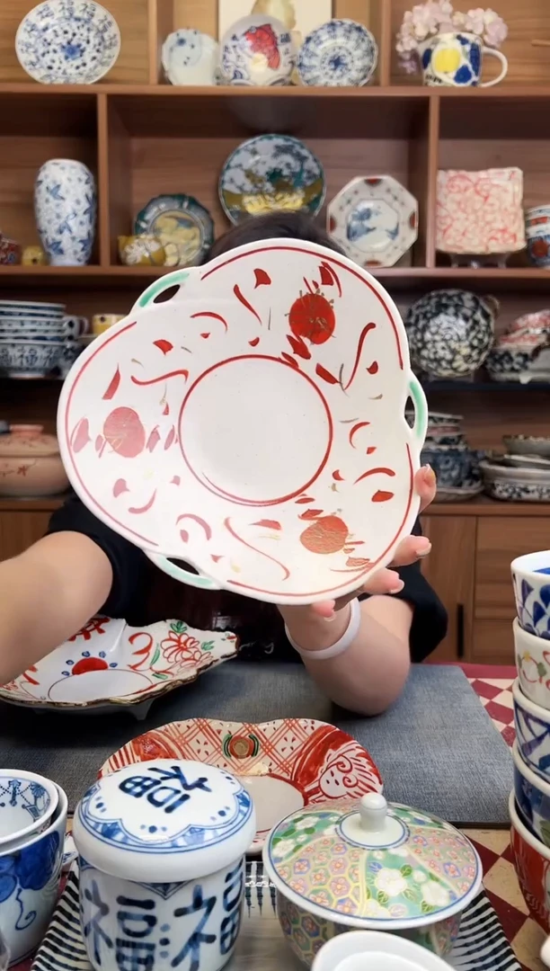 瓷片三っ山型丸紋赤絵皿