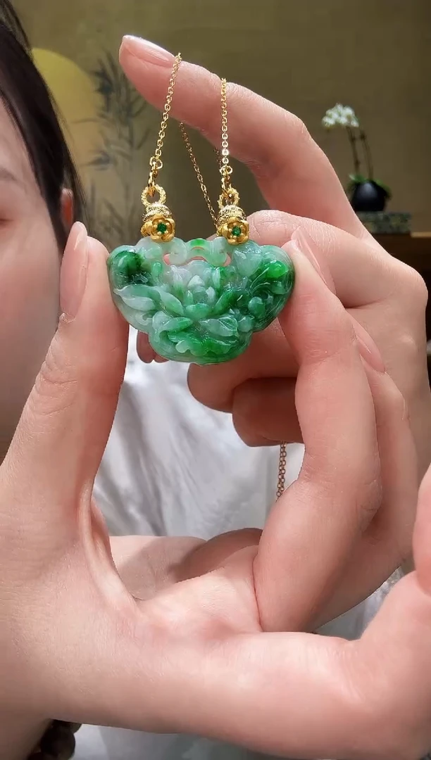 颈饰未镶嵌翡翠吊坠