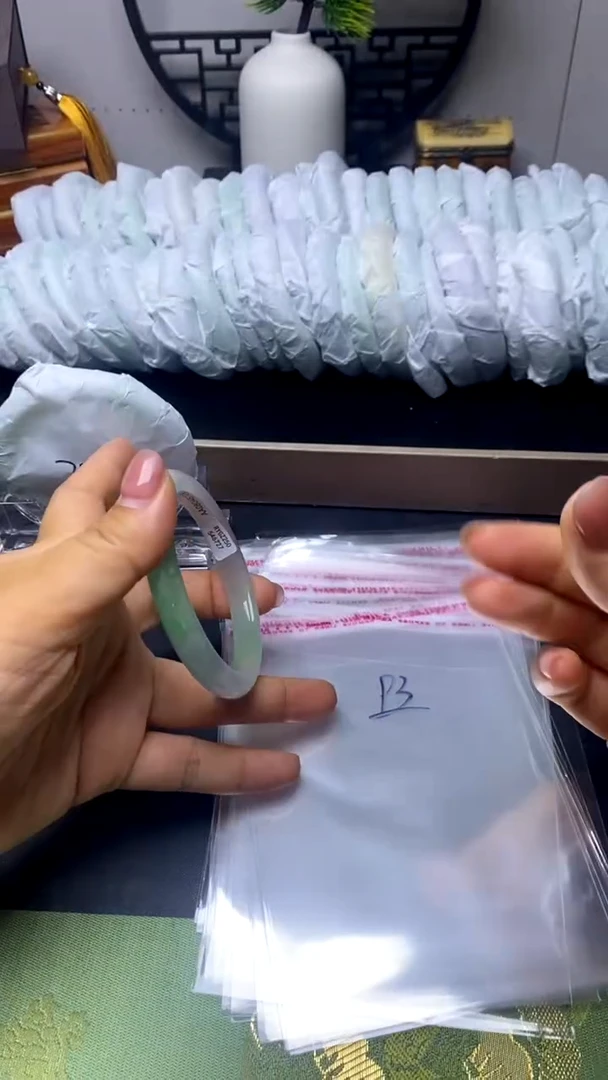 时尚女款缅料手镯93