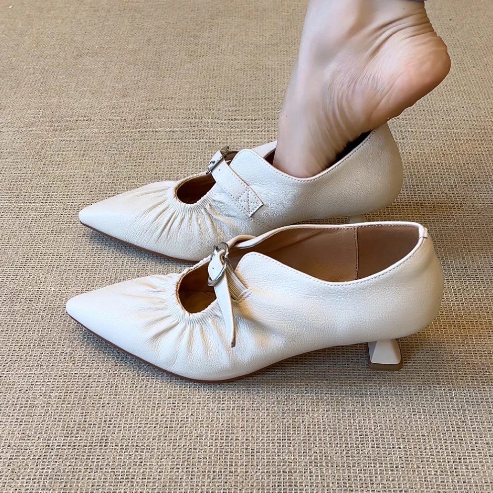RubyL/5cm法式时尚气质百搭褶皱一字扣带尖头浅口细跟单鞋女款
