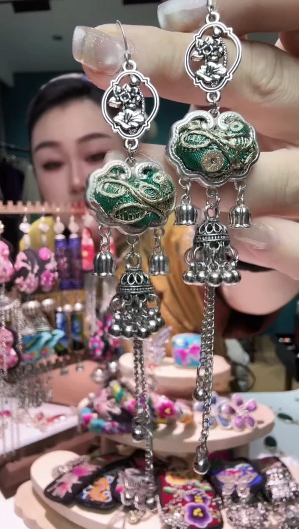 刺绣纯手工苗绣非遗耳环