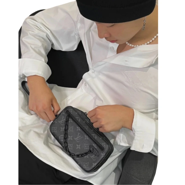 95新 LouisVuitton/路易威登 Lv黑老花链条手拿包-R143