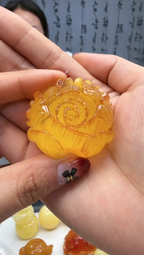 裸石琥珀未镶嵌如图