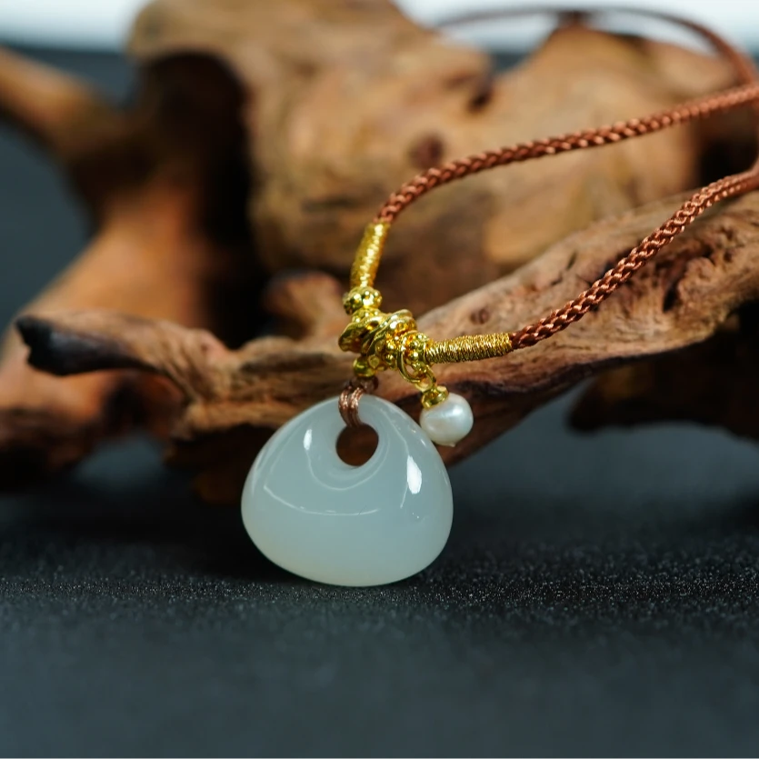 和田玉白玉吊坠 A110205