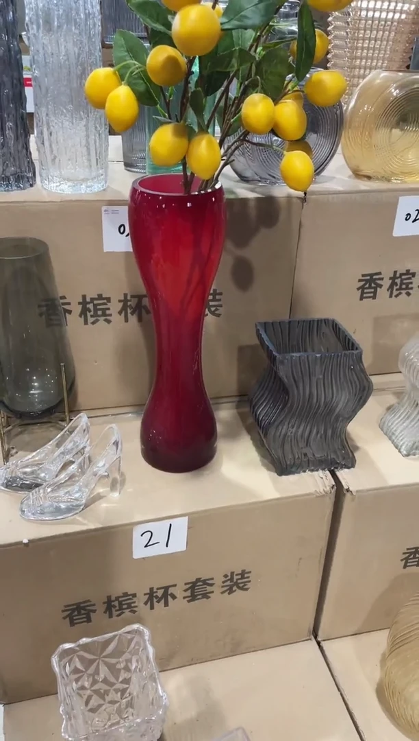 【闪购商品】无铅玻璃红色花瓶