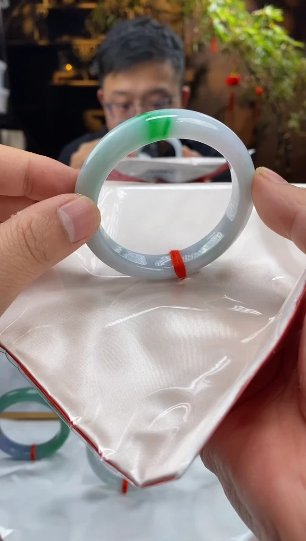 未镶嵌手镯翡翠s107，57-58圈口