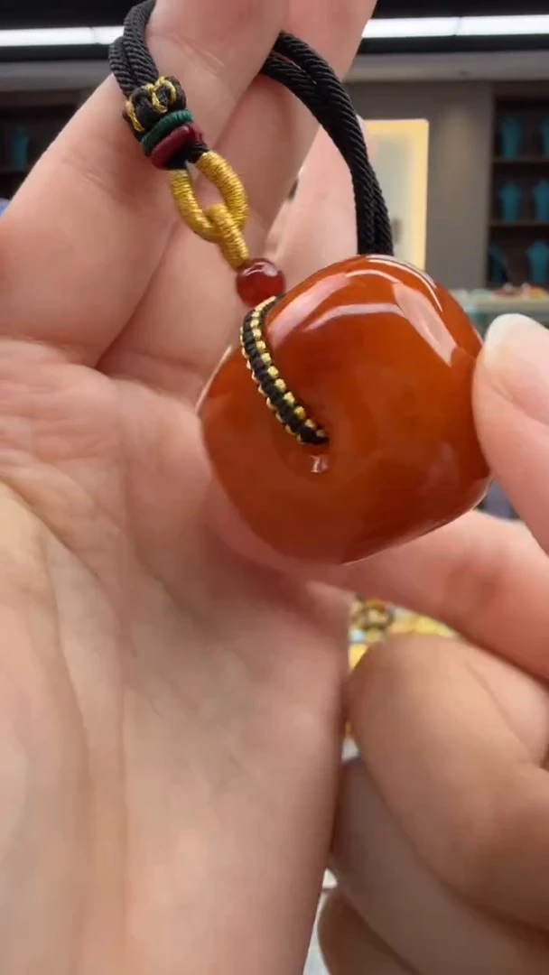 琥珀颈饰未镶嵌179秒拍号 假一罚三