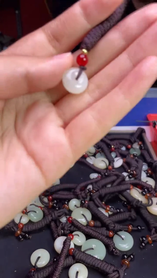 未镶嵌和田玉挂件1