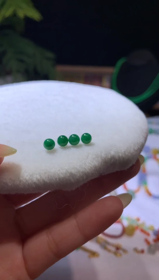 【闪购商品】定制翡翠未镶嵌4.9珠子四颗600+60