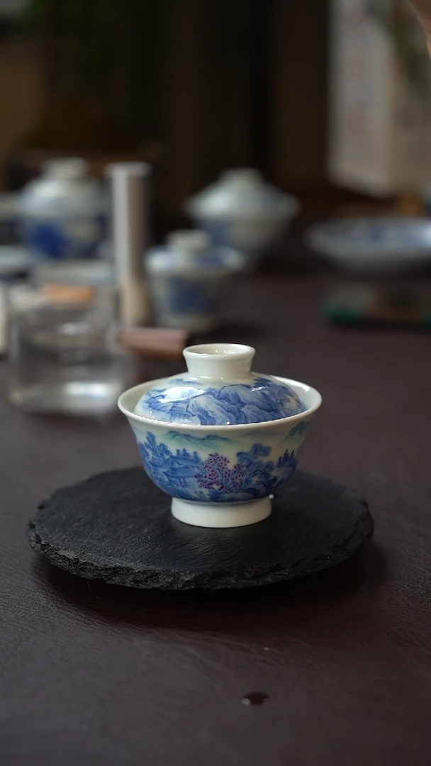 景德镇全手工手绘青花山水带釉里红二才盖碗