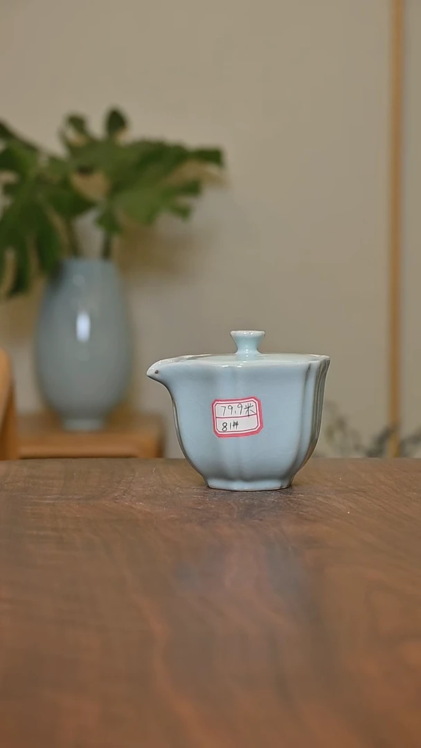 81#六方手抓壶 天青 微瑕 朱家汝窑款