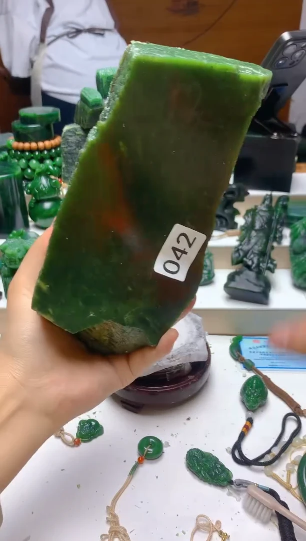 未镶嵌和田玉（碧玉）珠宝半成品0