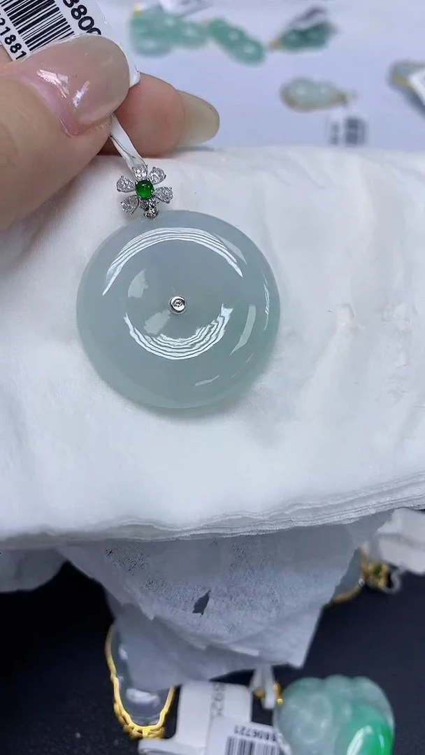 翡翠18K金镶嵌颈饰天然缅甸翡翠A货