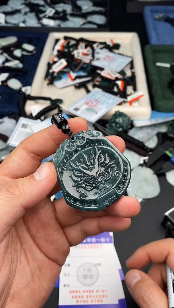 【闪购商品】翡翠颈饰未镶嵌  天然翡翠，一物一图