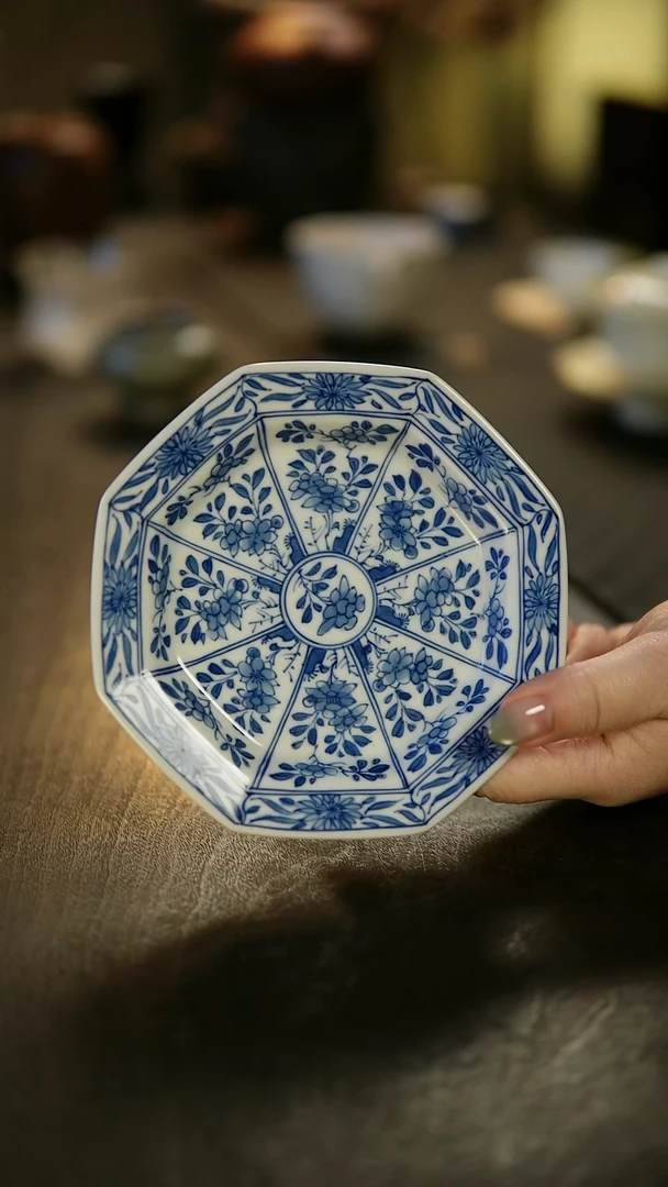 阿眠       仿古青花八方壶承