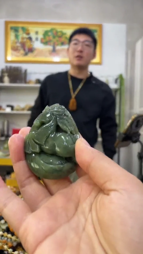 未镶嵌蛇纹石玉吊坠