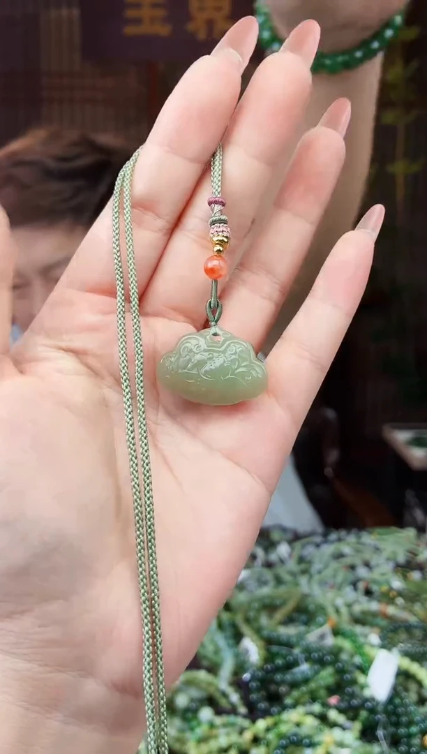 和田玉未镶嵌颈饰拍一发一