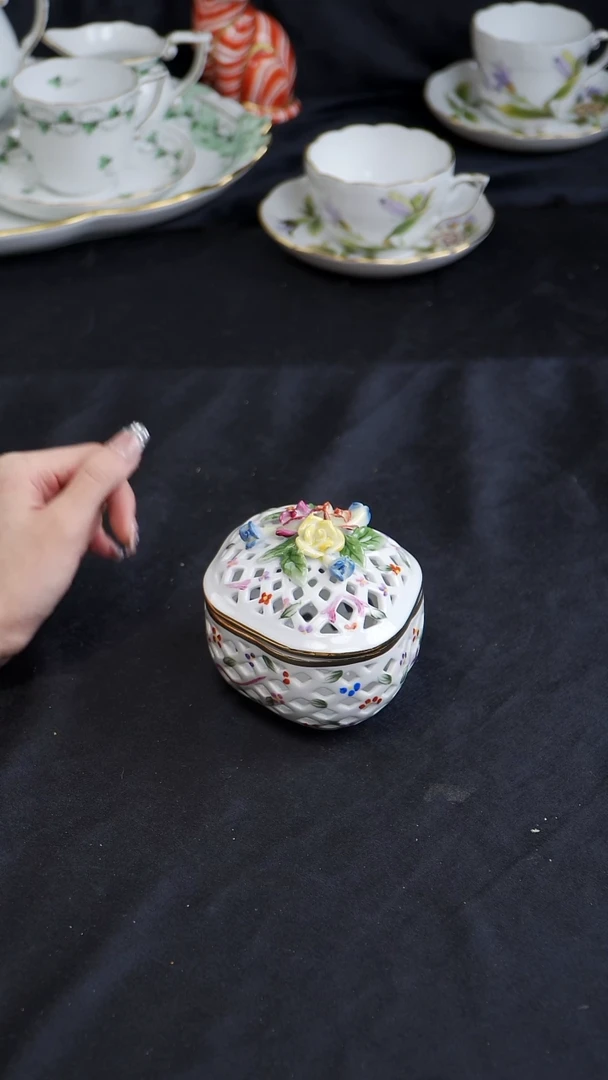 骨瓷婷婷中古器物如图所示101