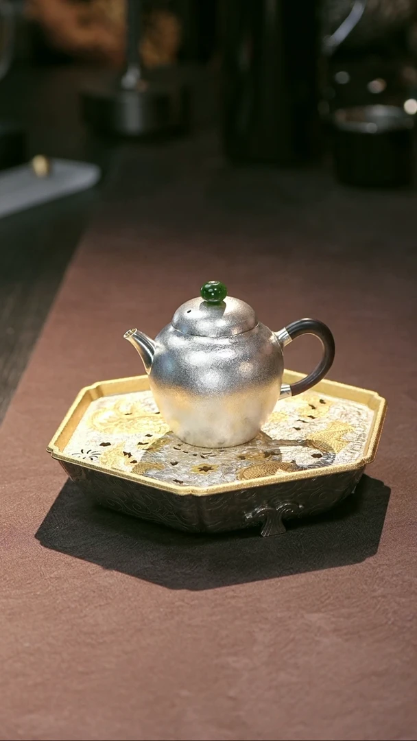 白豪银真 木把岫玉钮麻纹桶形小壶BHA1136