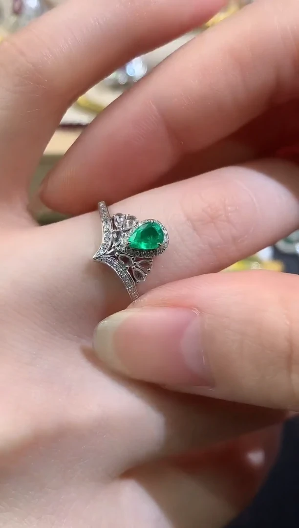 18K金镶嵌戒指祖母绿D17|3980