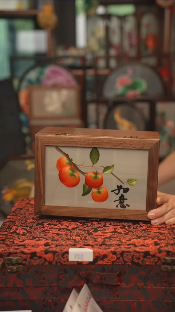 扇子苏绣双面绣胡桃木化妆盒长24CM.宽16CM.高12CM