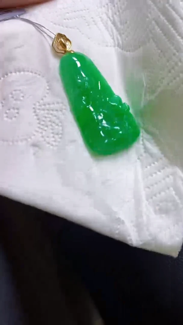 颈饰18K金镶嵌翡翠荷叶