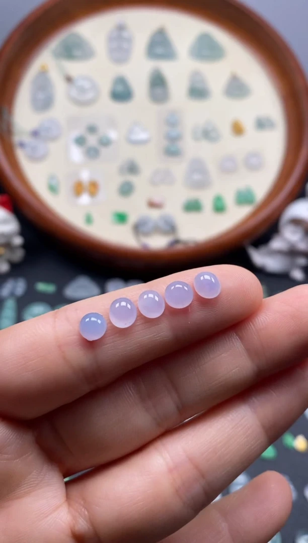 颈饰未镶嵌翡翠5颗冰紫蛋面/芬