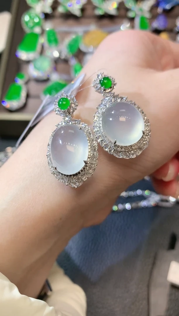 【闪购商品】翡翠吊坠(不含链)18K金镶嵌D74 多样性发货一件