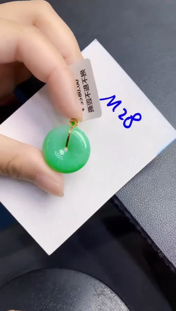 翡翠18K金镶嵌颈饰000000000