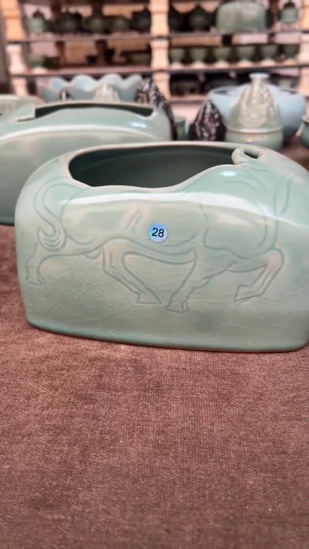 瓷片仿古翡翠绿釉牛牛纸巾盒28