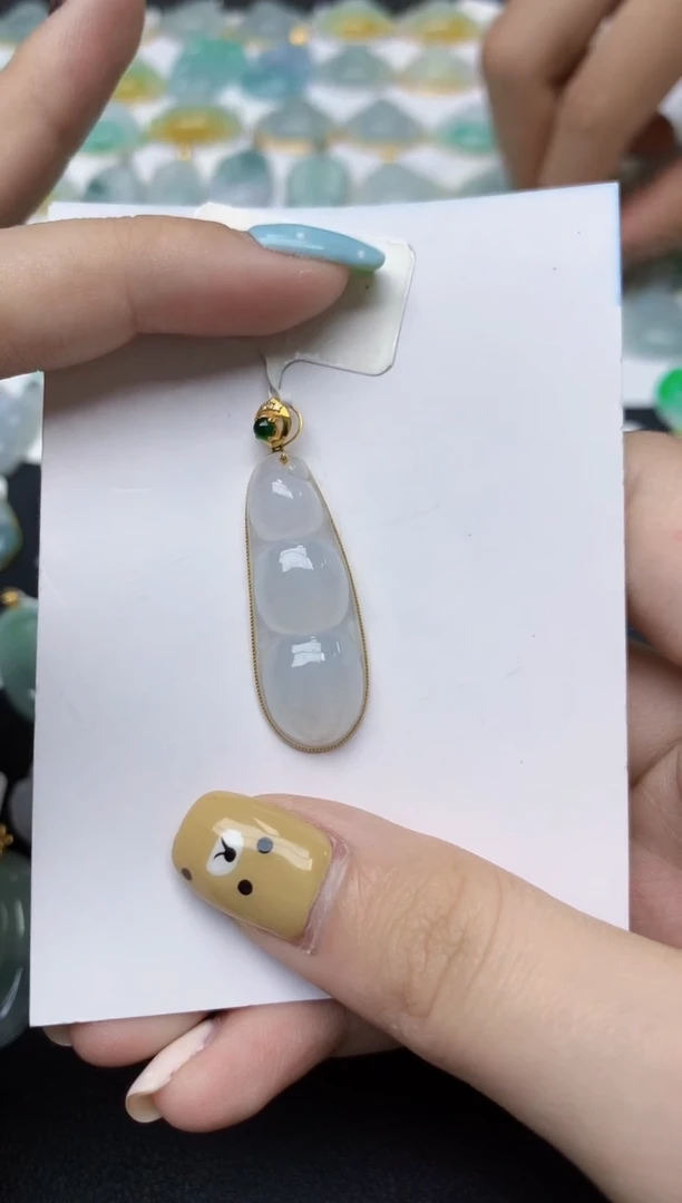 翡翠18K金镶嵌颈饰天然翡翠A货