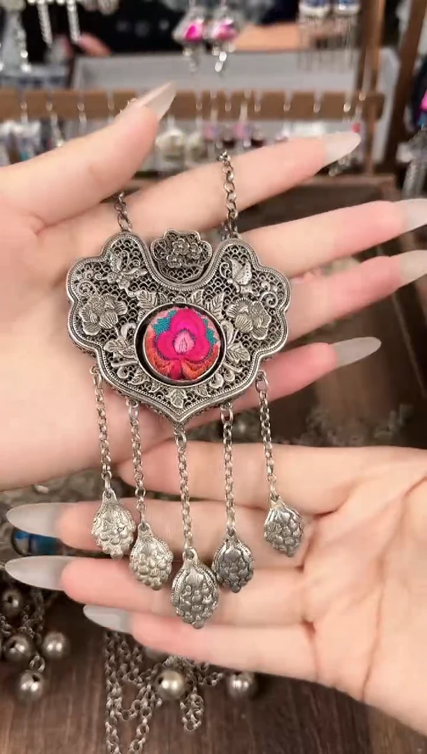 织绣民族风非遗老绣饰品566